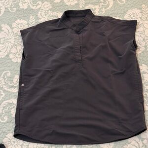 Figs woman Rafaela loose style top.